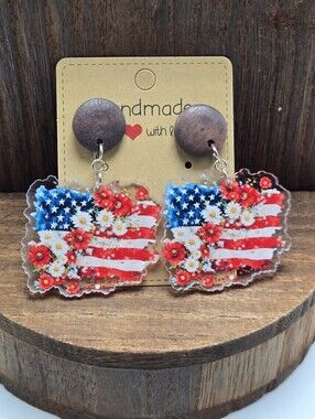 NWT USA Patriotic Floral Flag Earrings Pierced Acrylic Dangle Drop Light Weight